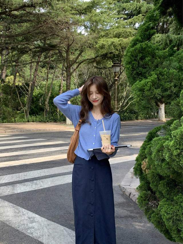 棕色|无针织衫不秋天，搭配百褶裙简约又洋气，青春活力，太好看了