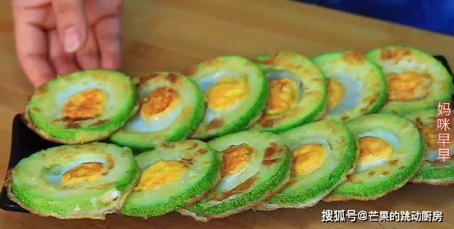 蔬菜|最近很火的懒人早餐饼,2块钱能做一大盘,少油健康,全家抢着吃