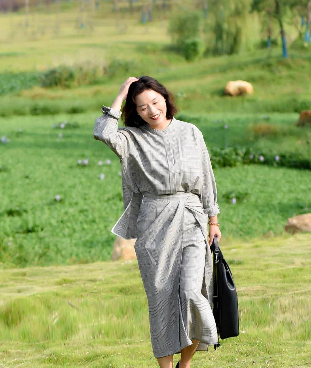 下半身|“微胖大妈”怎么穿好看?这位60岁博主的穿搭超有范,显瘦又减龄