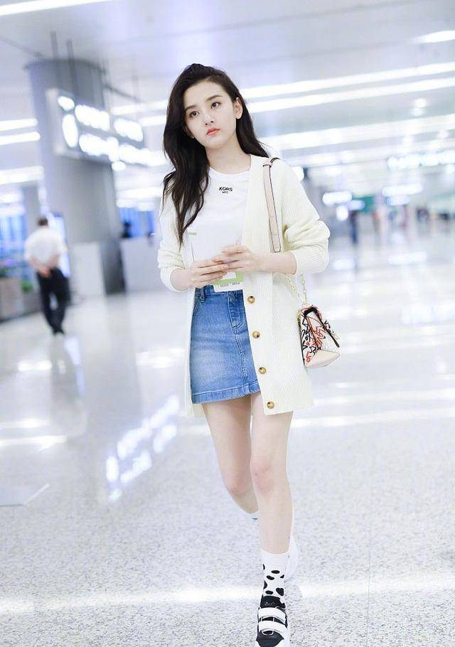 黑色|宋祖儿穿搭小课堂，少女风格值得学习，让你像小精灵般灵动！