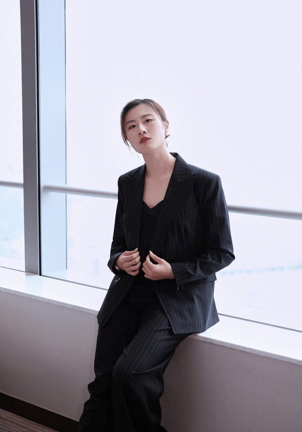 服装|丁宁丁宁31岁退役入学北大当学生，平时打扮的太年轻，挺像学生