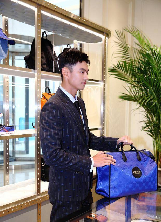 牛仔|宁泽涛穿西装气质不输男模，191身高气度翻倍，绅士风杀伤力太强