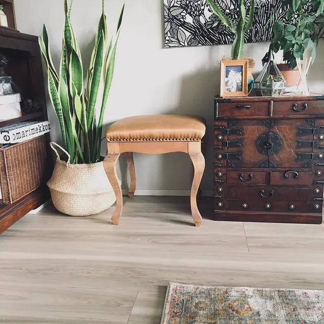 牌子怎么摆在桌上好看 e8922a7e196b453e9d27e7e7f60b7321.jpeg