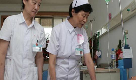 治疗|身上多处长“小红点”,可别不当回事,或是肝脏病变的信号