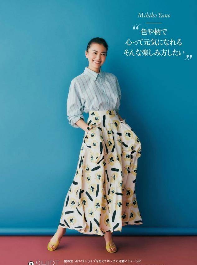 凉鞋|今夏火了一种穿法：“过膝长裙＋低跟鞋”，时髦高级还显腿长