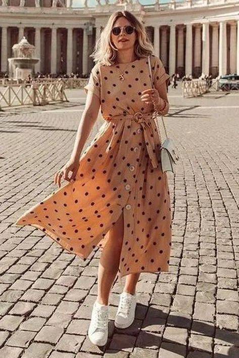 小白|今夏“裙子＋运动鞋”这样穿，就是美得不一样！