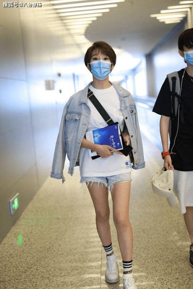 黑色|谢楠不愧是吴京的老婆，一袭拼色连衣裙潇洒霸气，时髦又有个性