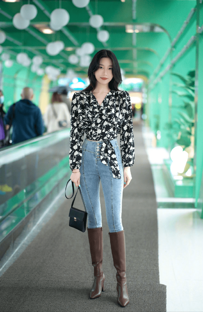 姐妹|今年流行的“牛仔裤＋鞋子”，这么穿时髦又显高，适合日常借鉴