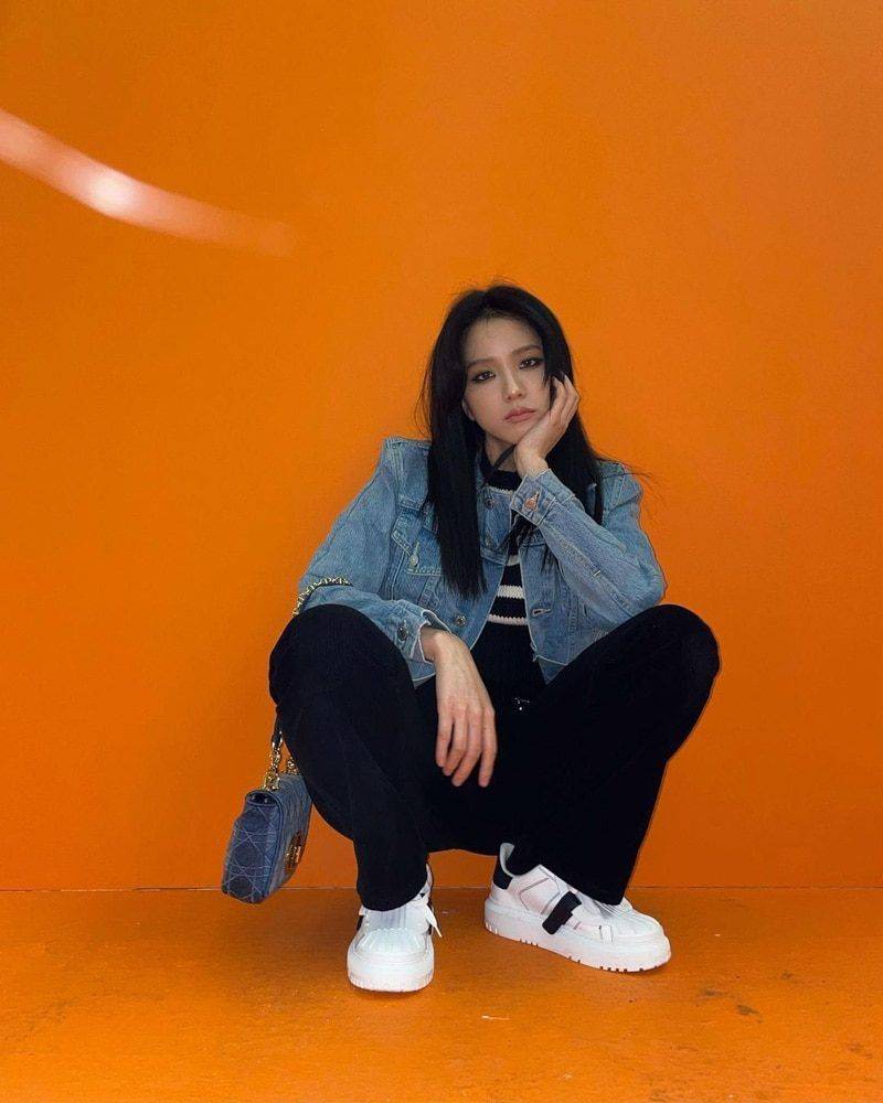 品牌|15岁苏瑞克鲁斯成最美星二代，小白鞋配牛仔裤穿出显瘦大长腿