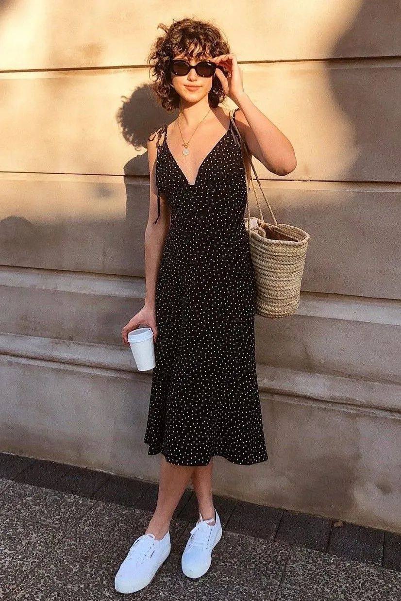 小白|今夏“裙子＋运动鞋”这样穿，就是美得不一样！