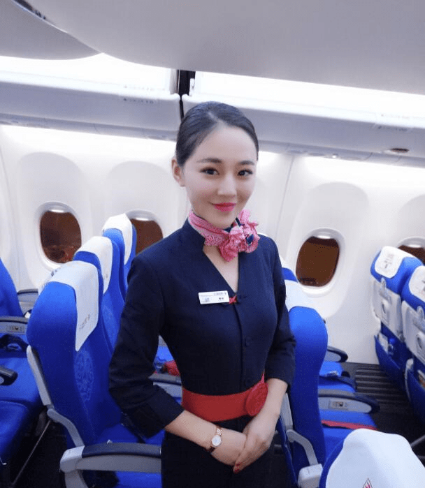 原创乘客下飞机之后,行李箱上的标签为何都不愿撕掉,空姐告诉你原因