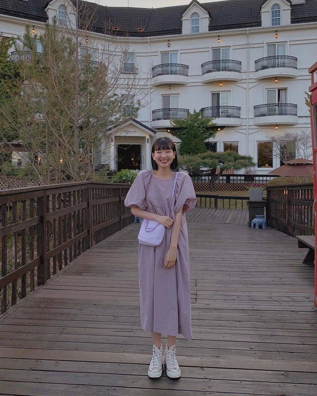 小白|今夏“裙子＋运动鞋”这样穿，就是美得不一样！