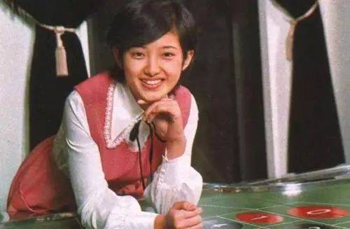 时尚|山口百惠曾经有多美！如今61岁穿公主鞋烫蛋卷头仍像少女