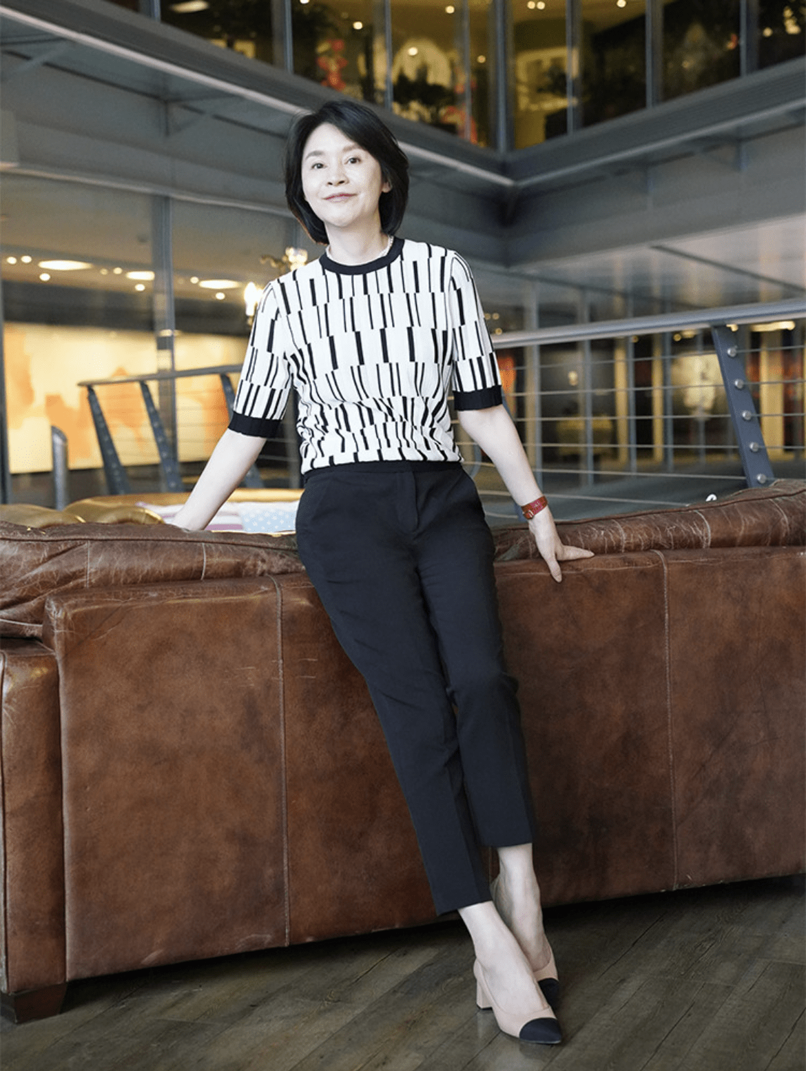 运动鞋|建议不要穿阔腿裤＋运动鞋了！九分裤＋短跟鞋，妈妈穿才更气质