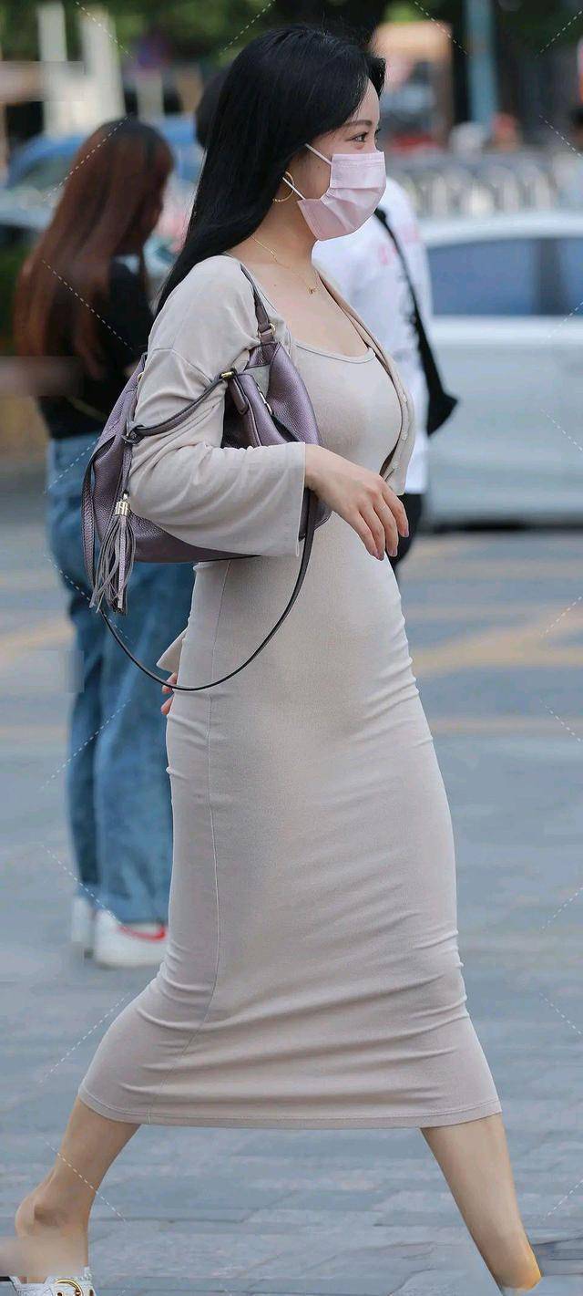 女生|高腰瑜伽裤搭配肚脐,凸显美女青春活力,十分淘气可爱 (2)