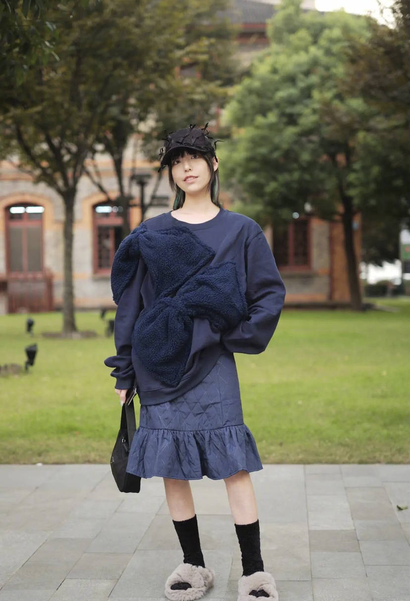 仙女|“裙装+平底鞋”今年这样穿,舒适时髦显腿细,还很显气质