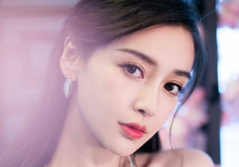 状态|女明星生图，杨幂、热巴细纹盖不住，杨颖长痘，而最吓人的是她？