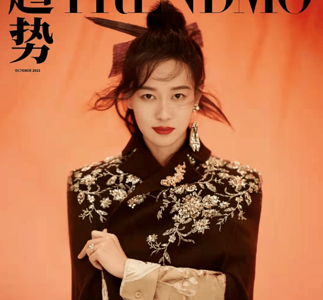 金色|奥运冠军孙一文明星脸火出圈！新大片穿黑金斗篷变侠女，身材绝了
