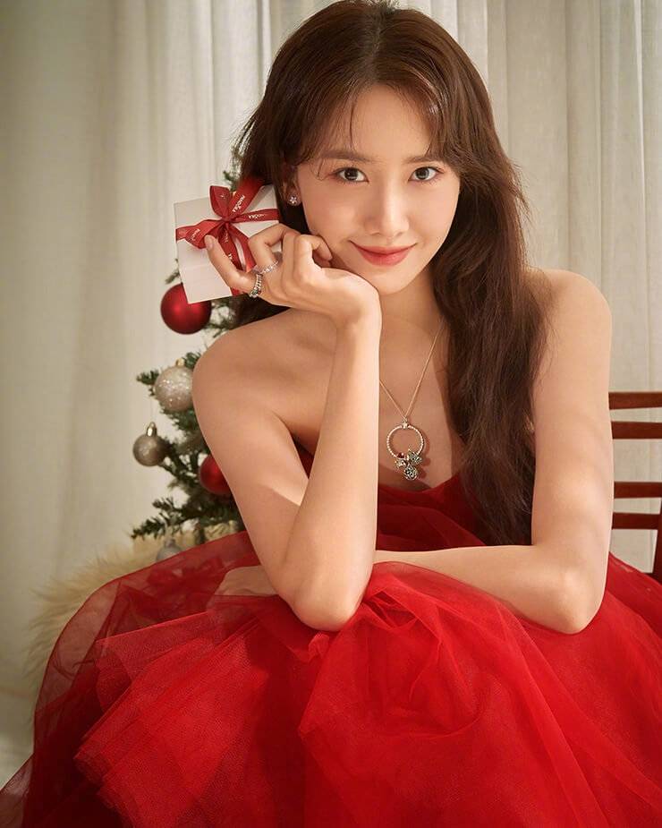 颜色|31岁林允儿居家女友大片来袭，穿针织毛衣温婉动人，太惊艳了