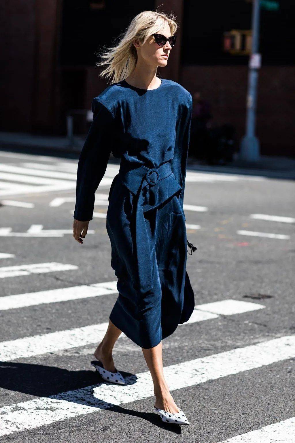 小白|“平底鞋+裙子”穿出女人最轻松,优雅的样子,巨时髦!