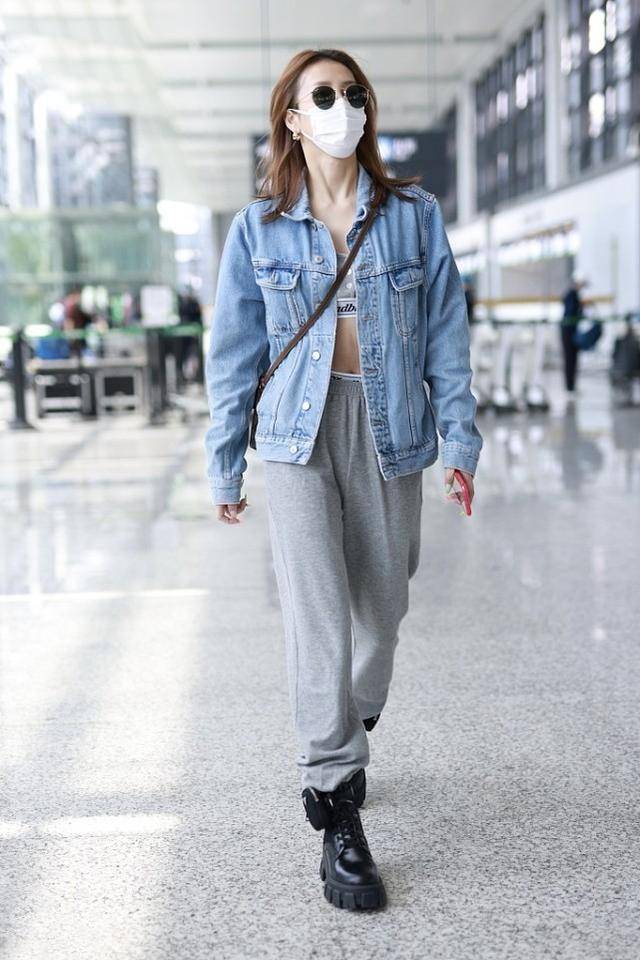 弦子|弦子的造型够抢眼，“内衣外露”搭配个性时髦，没想到还这么得体