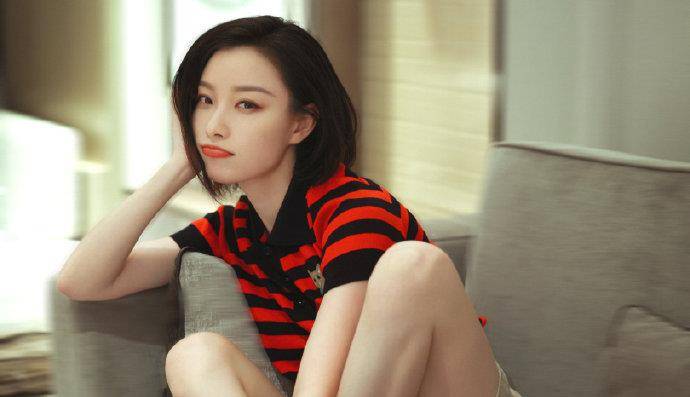 状态|33岁的倪妮气质真好，穿T恤配短裤，低调简约又接地气！