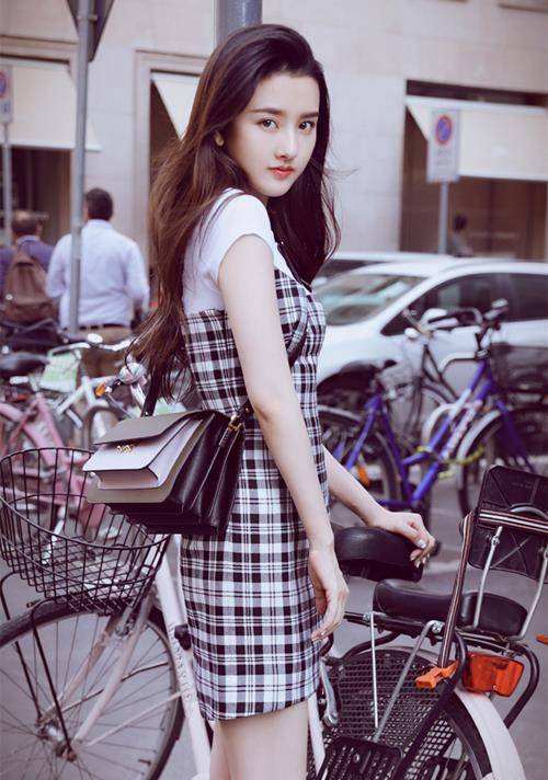 祖儿|跟随清新自然的宋祖儿，穿出满满的元气，重回你的少女时代