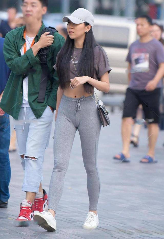 显高|大臀瑜伽裤美女，用心挑选搭配的姑娘，真佩服她。(3)