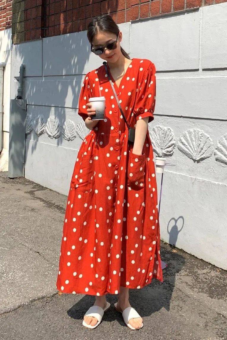 小白|“平底鞋+裙子”穿出女人最轻松,优雅的样子,巨时髦!