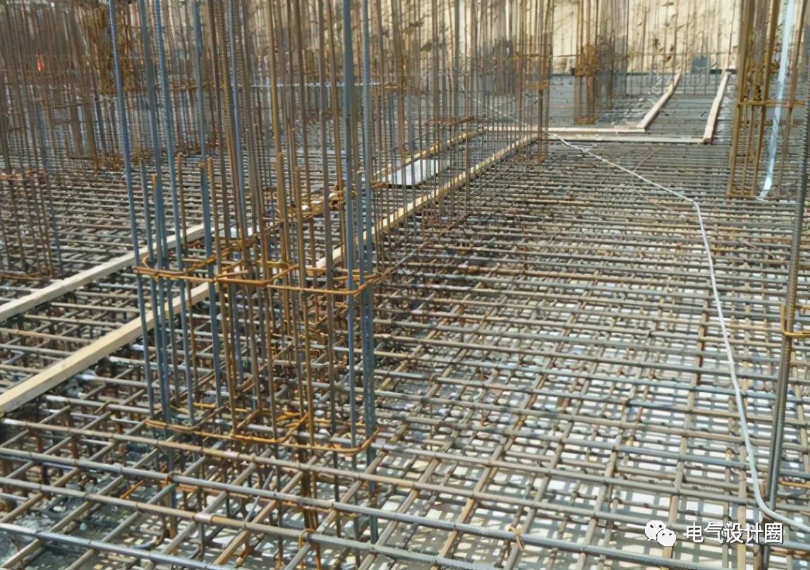 3,接地装置按其结构可分为自然接地极和人工接地极2,接地的目的1,接地