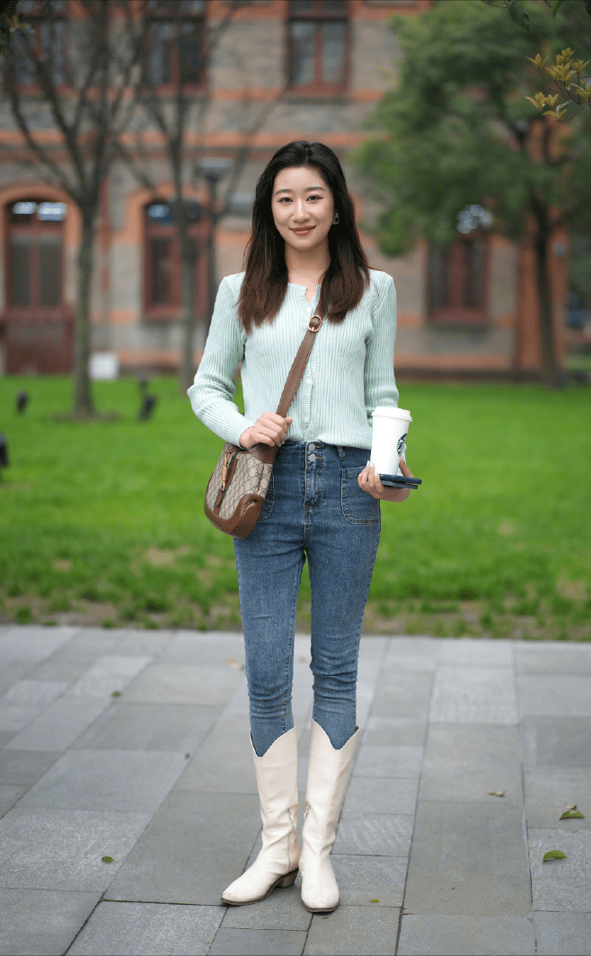 姐妹|今年流行的“牛仔裤＋鞋子”，这么穿时髦又显高，适合日常借鉴