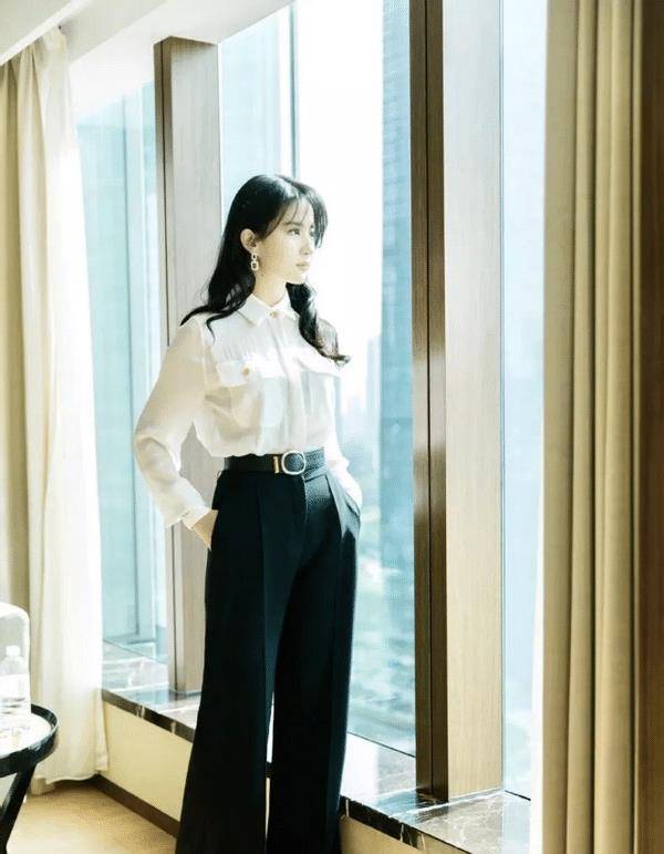 好身材|?又被刘亦菲惊艳了，挑战二次元粉发造型，又甜又酷令人心动