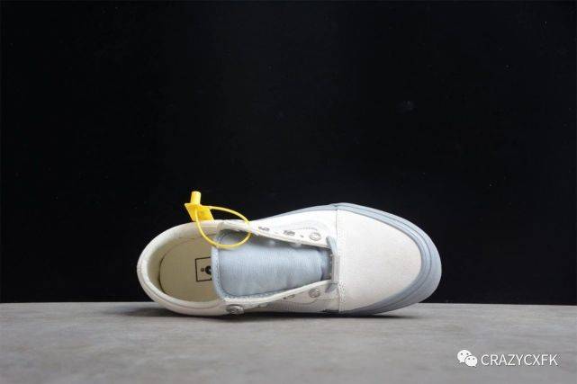 孔和|万斯侧边条纹 C2H4 x Vans Style 36 RelicStone 浅灰联名低帮帆布鞋