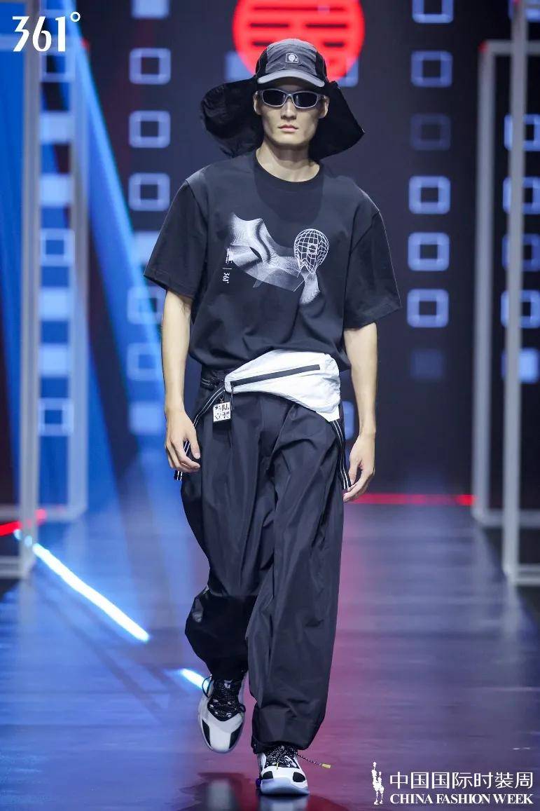 文化|打造科幻新国潮风，361°亮相时尚大秀