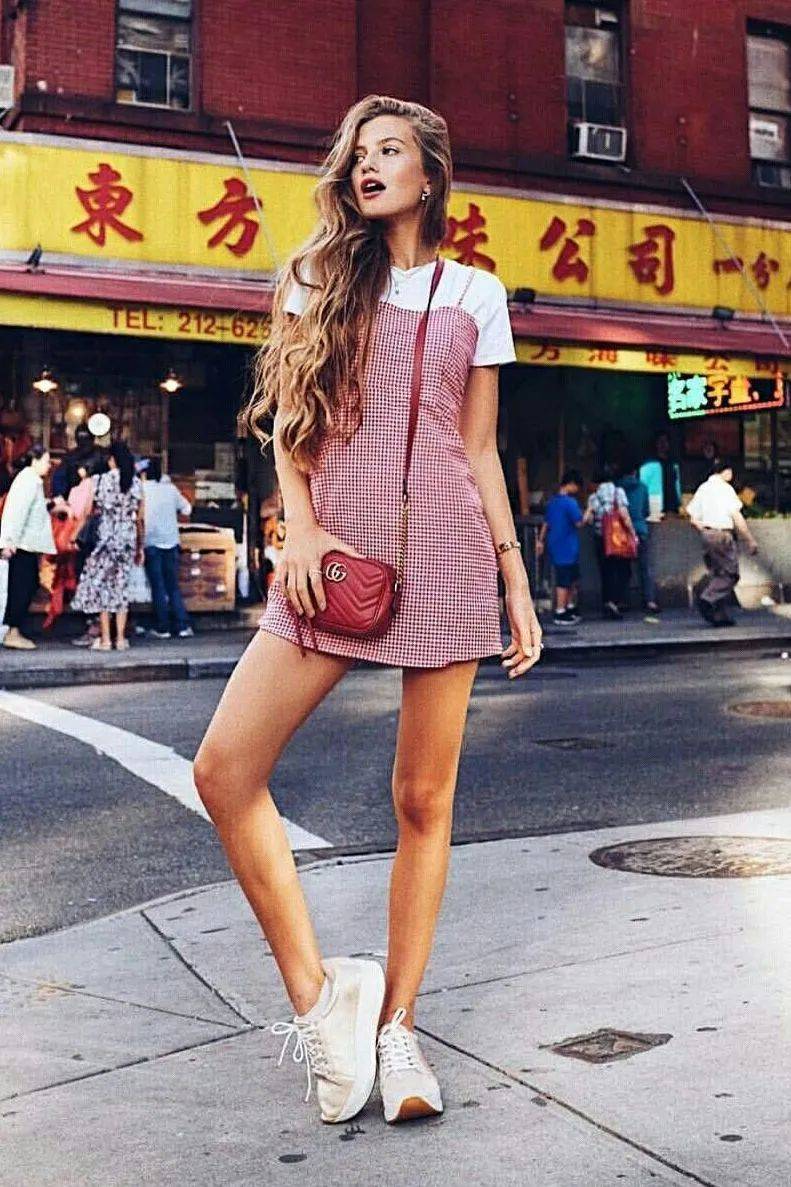 穆勒|别总穿高跟鞋啦！连衣裙＋平底鞋＝春季最简约大气的混搭cp！