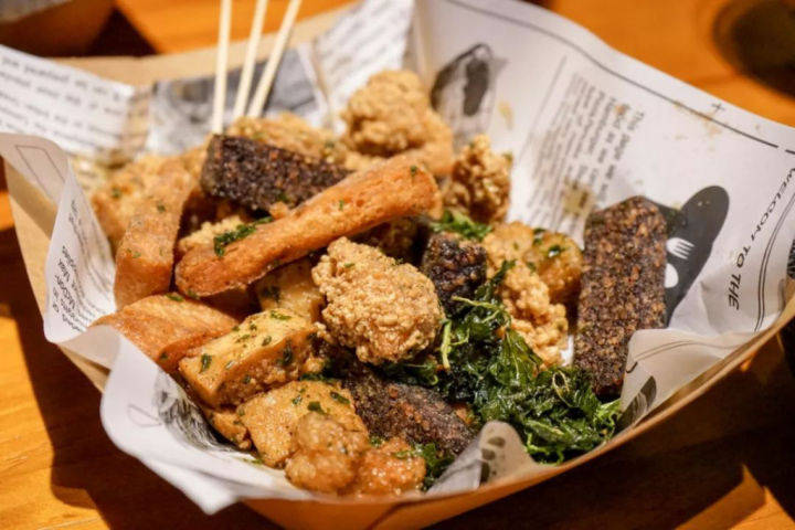 年龄段|48岁女性皮肤光滑，引不少人羡慕，医生：做好2件事，你也可以