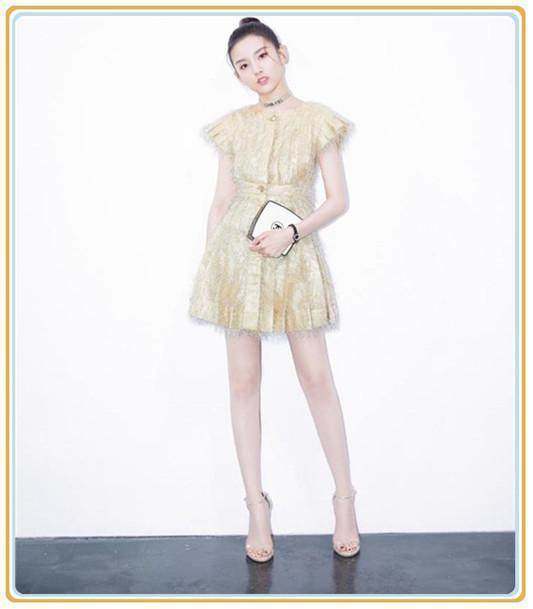 金色|当宋祖儿和周冬雨同穿金色裙,网友:终于见识到扮嫩的最高境界!