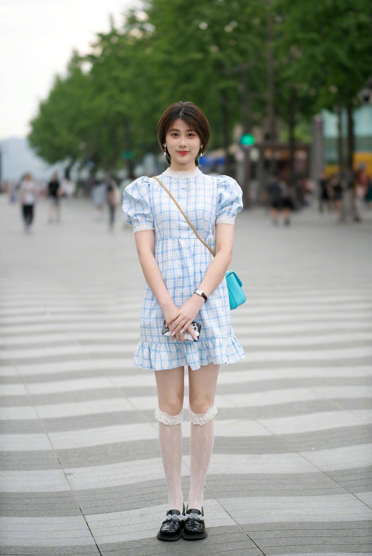 皮鞋|现在火了一种穿法，叫“袜子配鞋子”，时髦新潮还显高，谁穿谁美