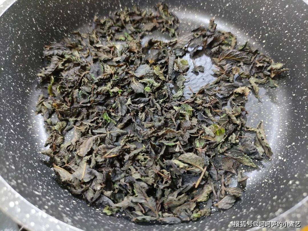 薄荷|新鲜的薄荷吃不完，教你做成薄荷茶，方法简单好储存，可以喝一年
