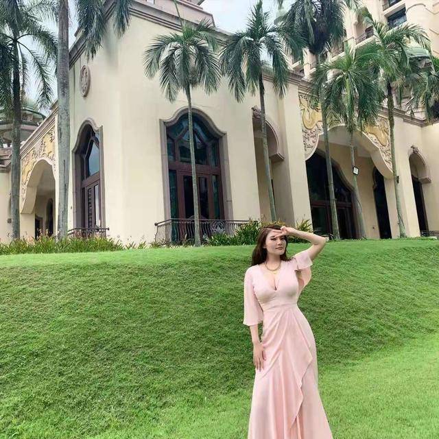 风衣|徐冬冬太会穿,一袭嫩粉长裙尽显优雅气质,轻奢搭配暴露真实身材