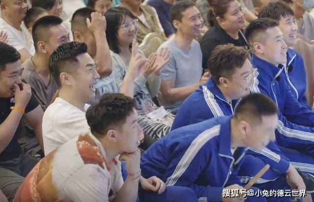 什么|德云社烧饼、曹鹤阳舞台演出，拿副总栾云平砸挂，这次可算解气了