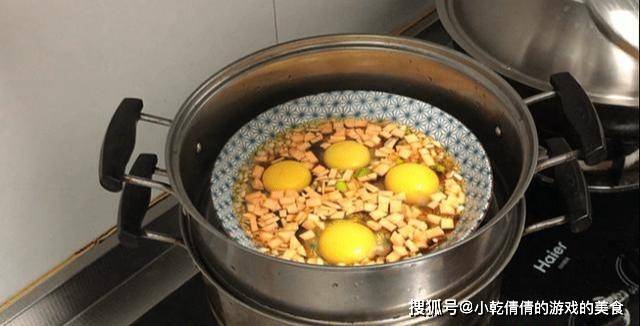 葱花|红薯最好吃新做法,加4个鸡蛋,做法超简单,比红薯饼都香