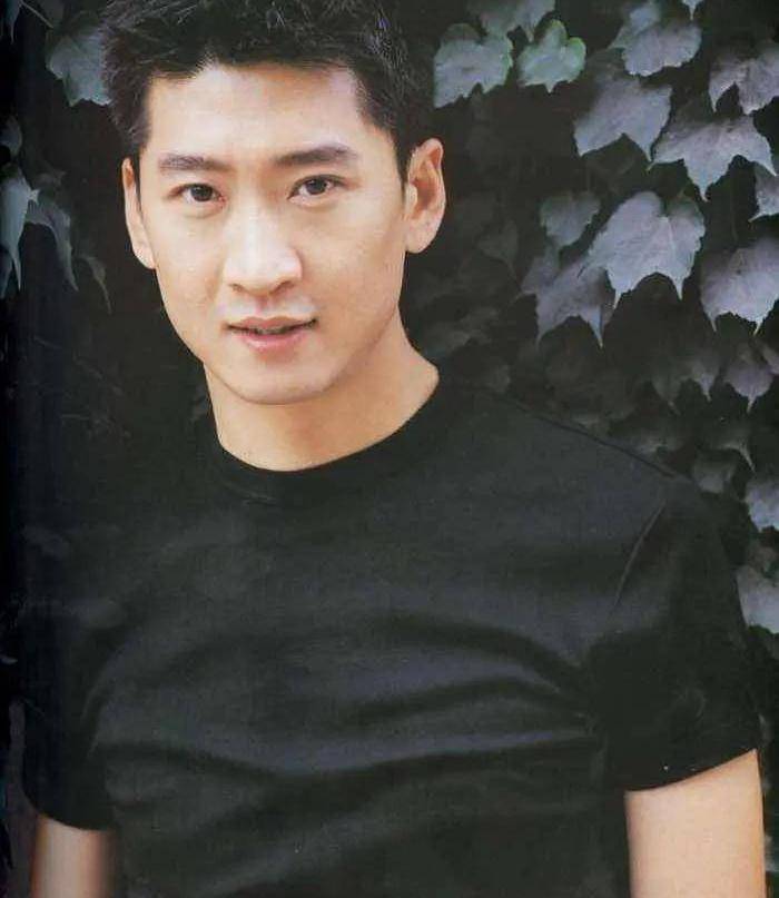 人间|周杰透露母亲去世 发文悼念:我把妈妈送走了