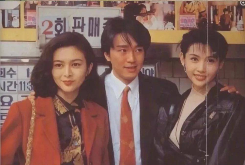 白女士|被称内娱95花颜霸的她，靠港风造型再次惊艳网友：太绝了！