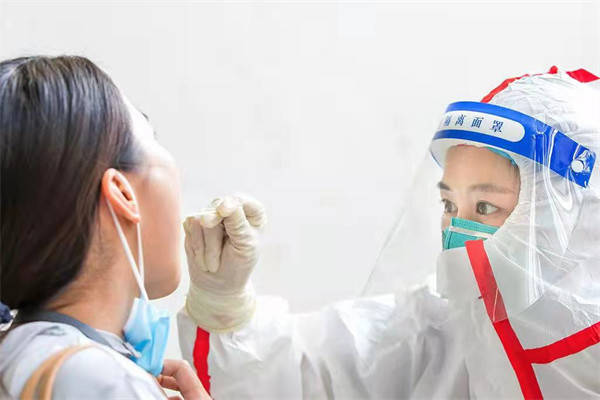 助力开学暖心护航阜阳这个医院为我市多所学校进行开学核酸检测工作