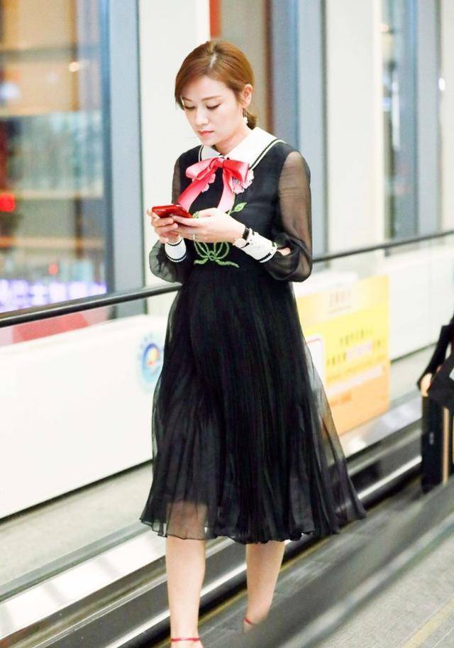 辣妈|叶一茜才是辣妈圈“顶流”，穿一件薄纱连衣裙高级洋气，漂亮大方