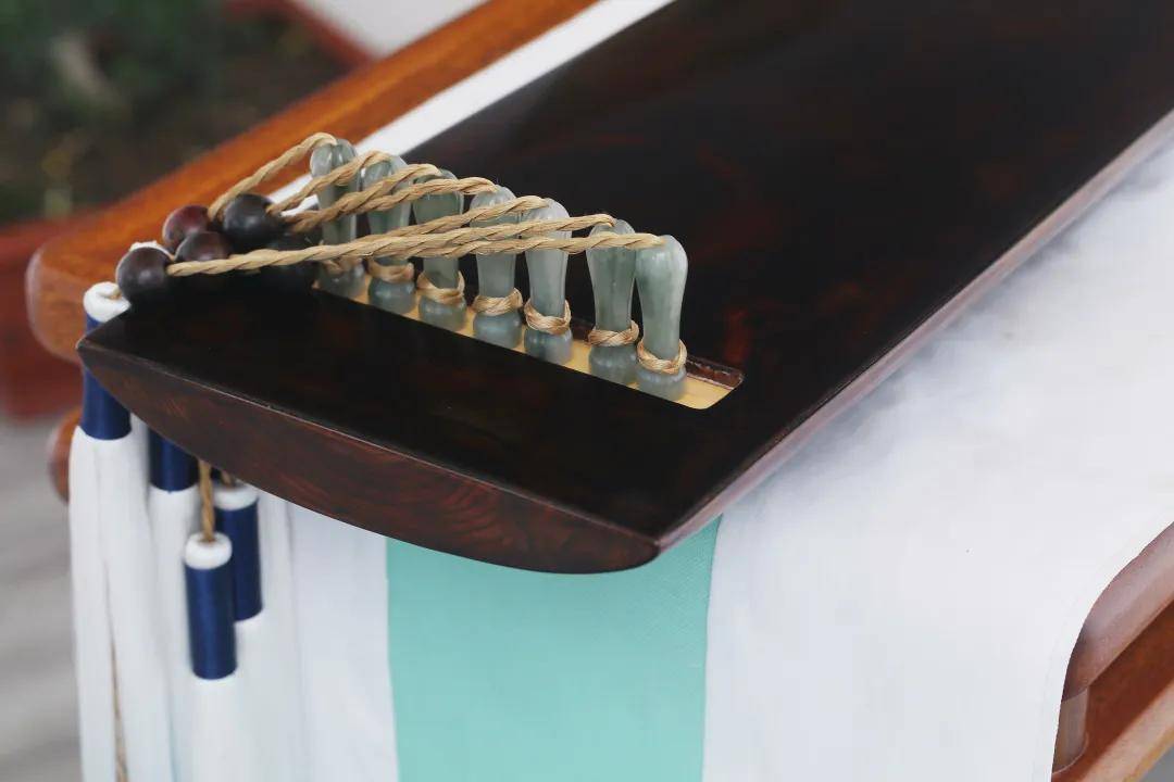 琴仙手工古琴:古琴指法上的虚实!