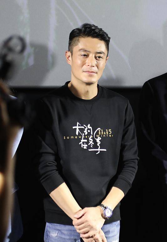 黑色|霍建华的气质真好，就算穿休闲装，气场也不输穿礼服的魏大勋