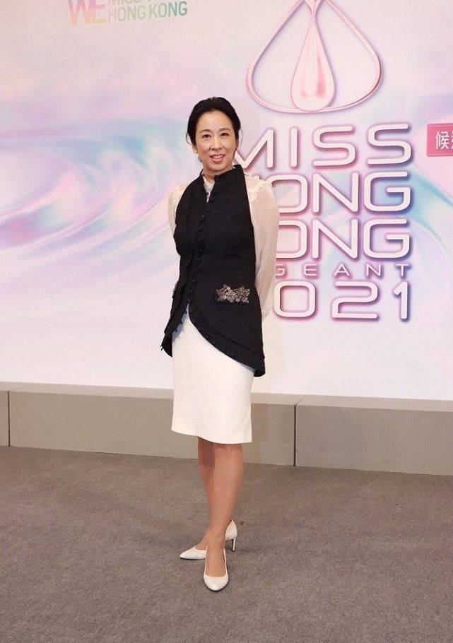 活动|朱玲玲现身港姐评委见面会，生图眼袋松弛，皱纹增多暴露63岁年龄？