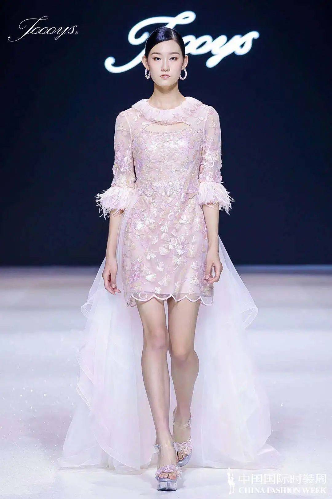 绣珠|JOOOYS · 蔡彪 2022 春夏系列 “ 插画幻境 I l l ustrations fantasy ” 发布
